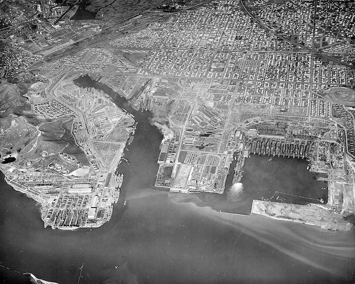 Kaiser_Shipyard_in_Richmond_CA_during_WWII